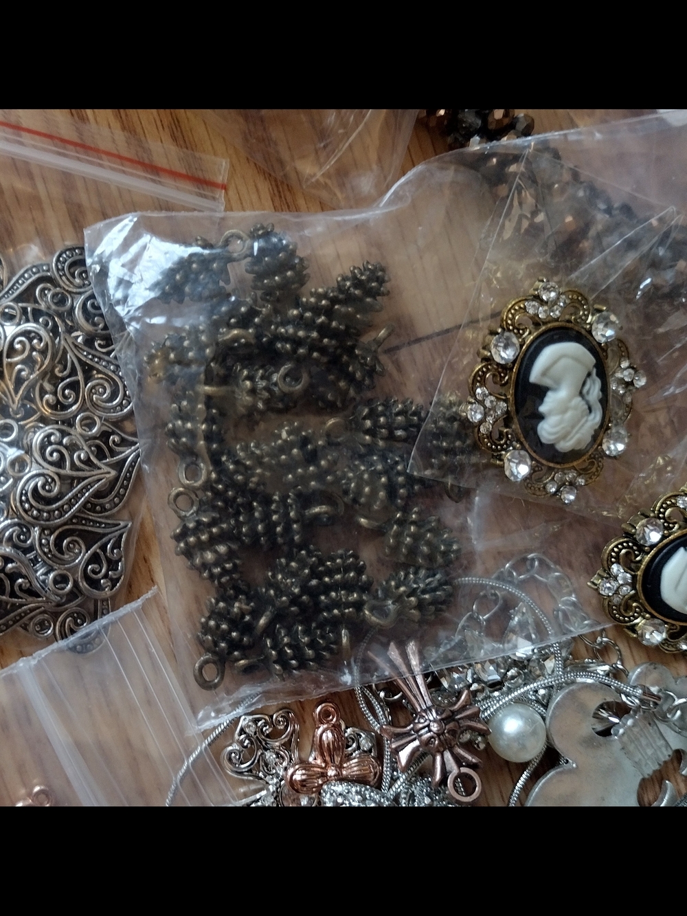 Mixed Lot DIY Craft Projects Beads Flowers Metal Accents - Picture 9 of 14